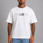 BELIEVE Premium T-Shirt Λευκό model