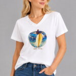 Blue Apple Γυναικείο V-Neck T-Shirt με Στρας λευκό σε μοντέλο