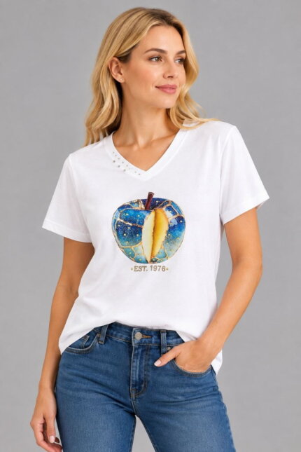 Blue Apple Γυναικείο V-Neck T-Shirt με Στρας λευκό σε μοντέλο