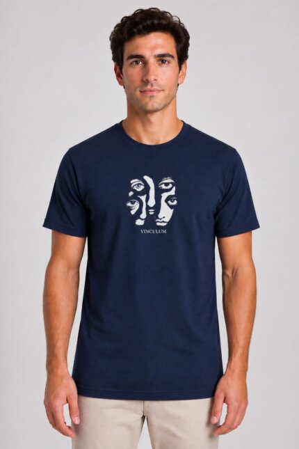 Πολλά Βλέμματα Organic T-Shirt Navy μοντέλο