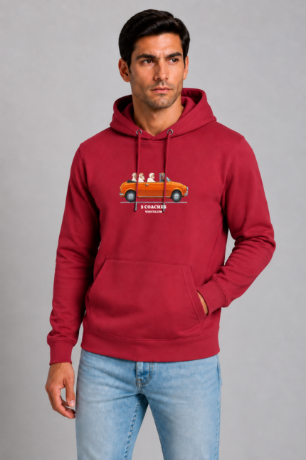 Three Coaches unisex hoodie Βαθύ Κόκκινο με εκτύπωση DTF – Vinculum